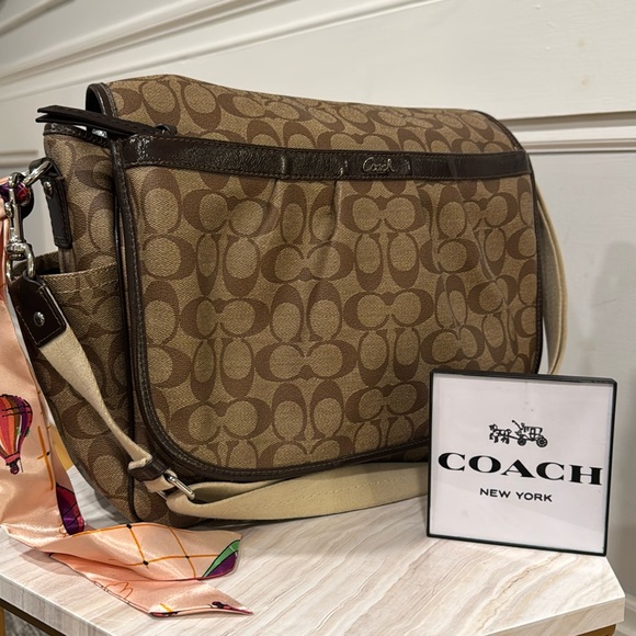 Coach Handbags - Coach Bag Large Messenger Flap Signature Crossbody Bag